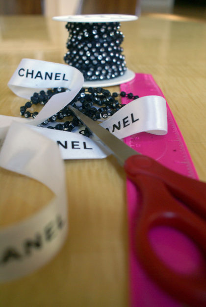 Chanel Ribbon D-I-Y Choker. Materials. Alwaysuttori.com. 2016.