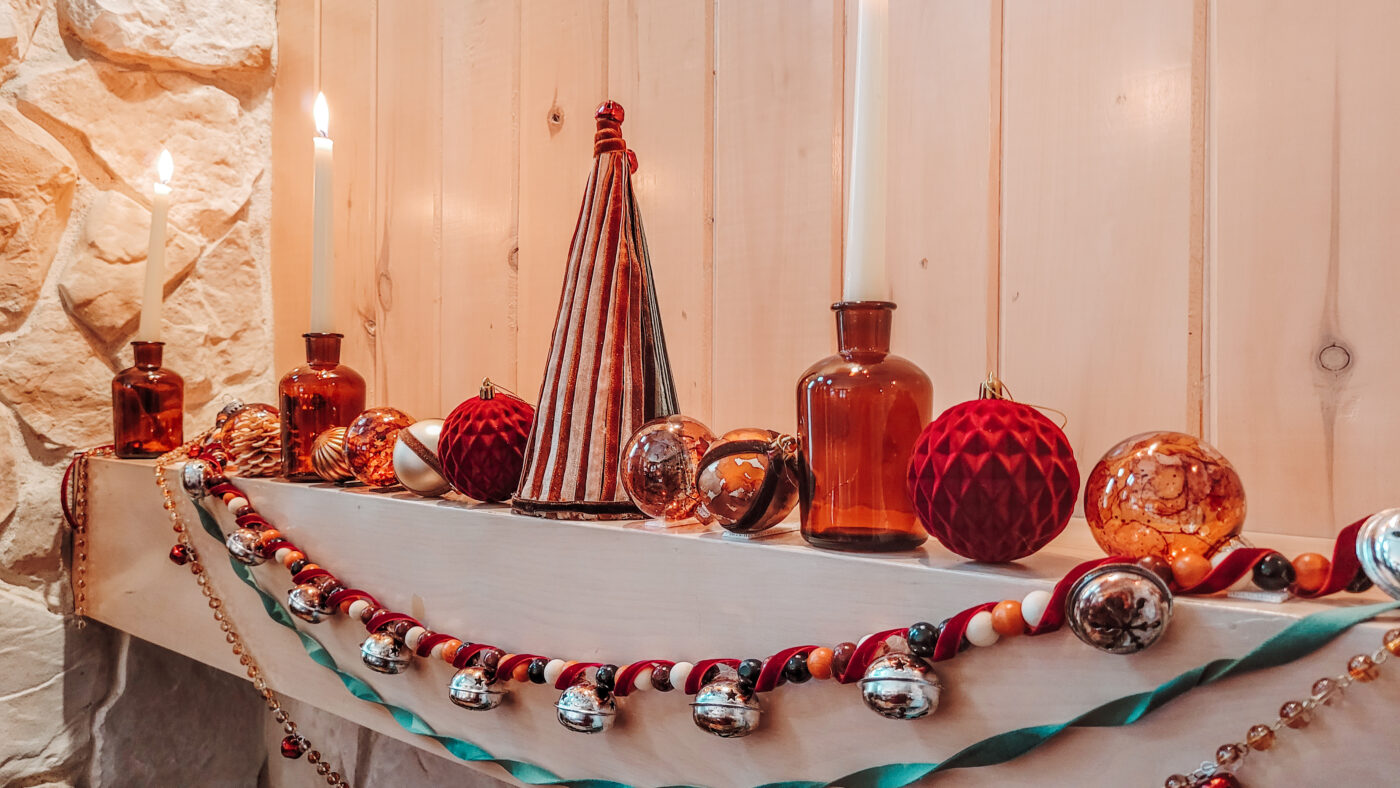 Velvet and Amber Christmas Decoration, Always Uttori. Holiday Ornaments made of velvet and amber glass.